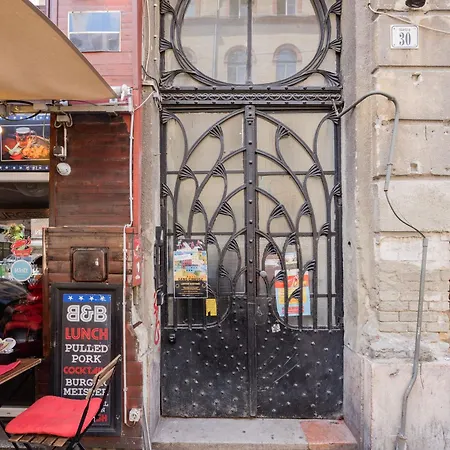 Chic And Spacious Retreat Apartament *