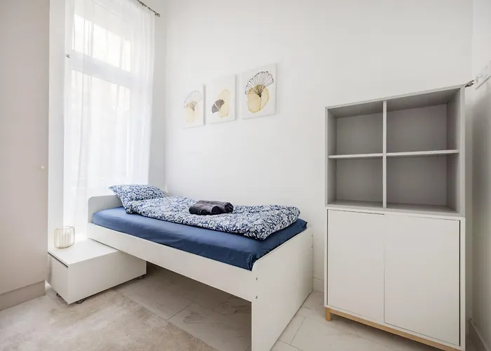 Apartament Chic And Spacious Retreat