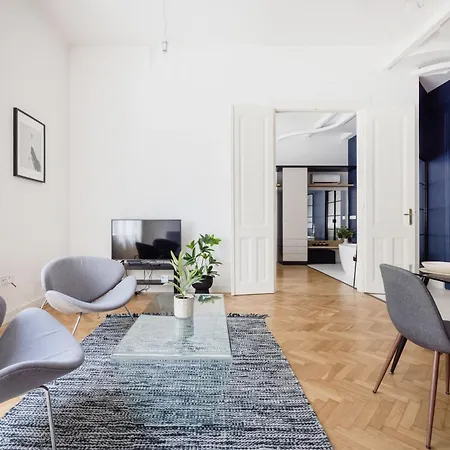 Chic And Spacious Retreat Budapest