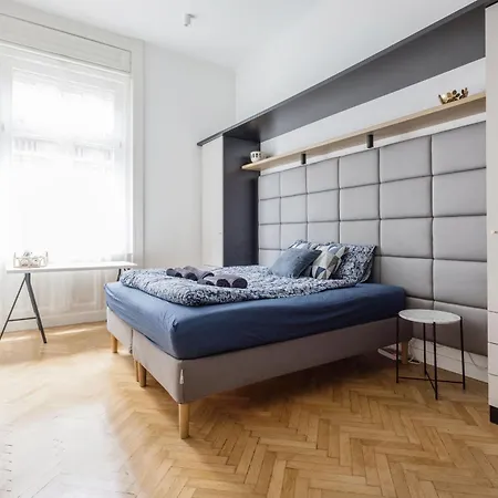 Apartament Chic And Spacious Retreat *
