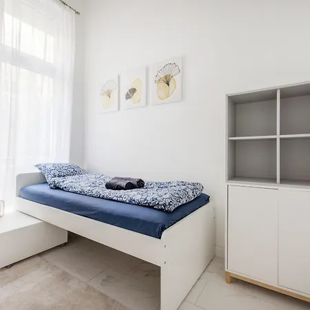 Apartament Chic And Spacious Retreat