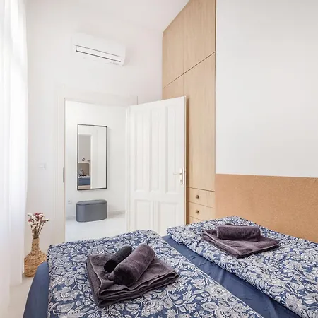 Chic And Spacious Retreat * بودابست