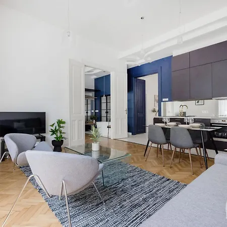 Chic And Spacious Retreat Apartament *