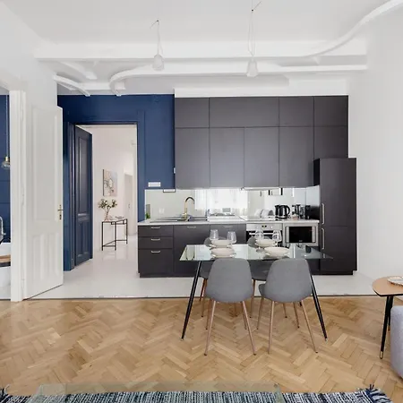 Apartament Chic And Spacious Retreat *