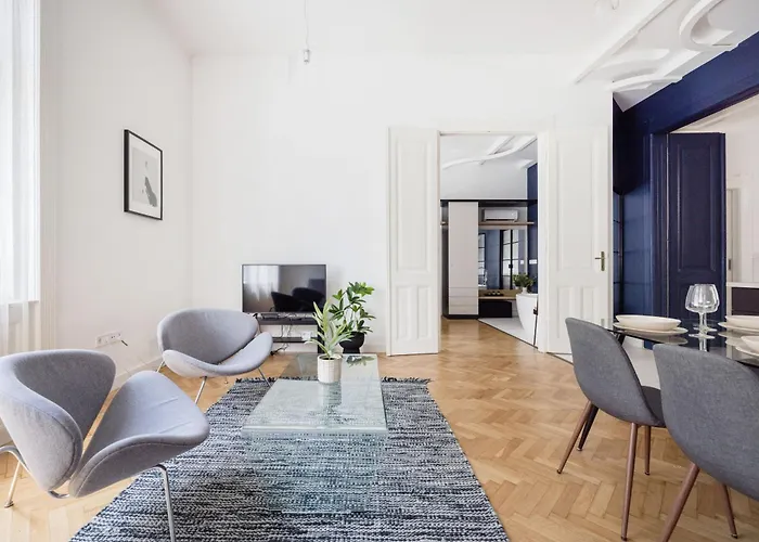 Chic And Spacious Retreat Budapest