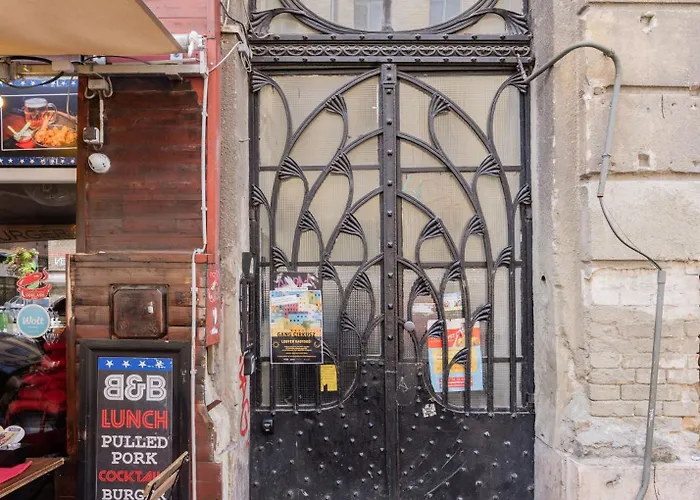 Chic And Spacious Retreat شقة *