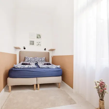Chic And Spacious Retreat Budapest