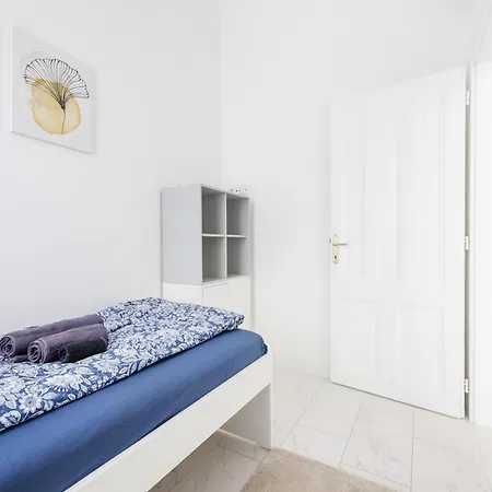 Chic And Spacious Retreat * Budapest