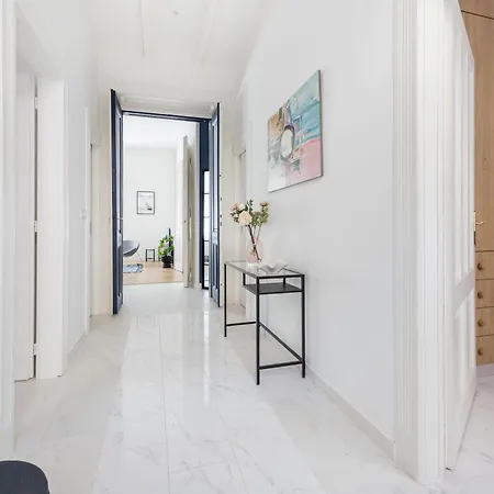 Chic And Spacious Retreat